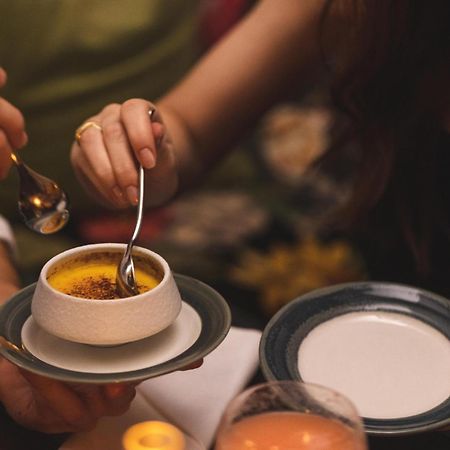 Hotel Pigalle Gothenburg Bagian luar foto A woman using a spoon to eat a dessert