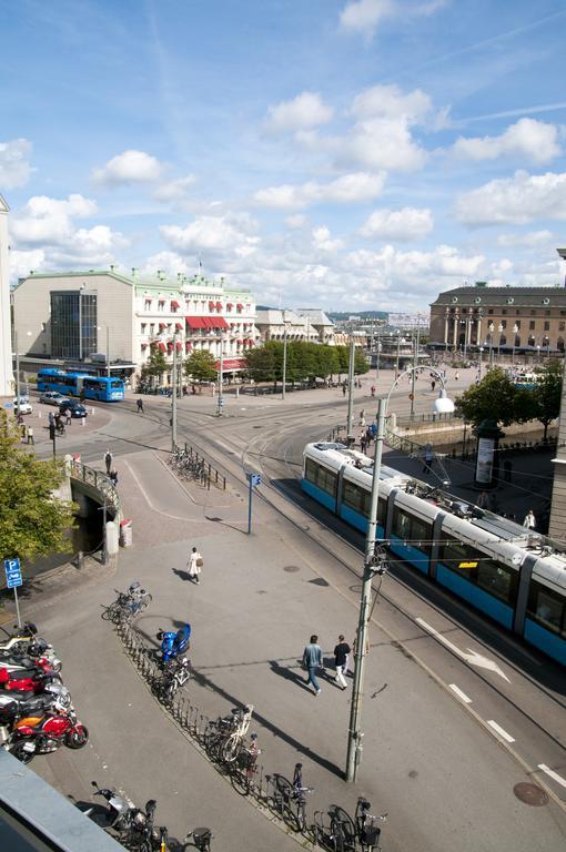 Hotel Pigalle Gothenburg Bagian luar foto The tram at Gothenburg bus station